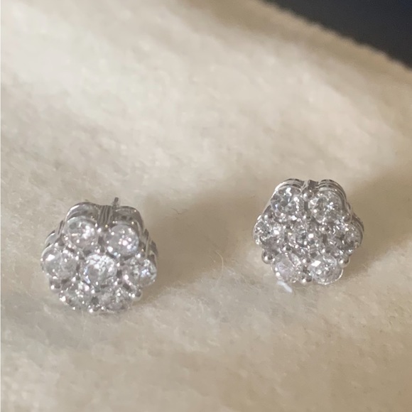 Genuine Custer Diamond earrings set in 10K white gold - Picture 6 of 13